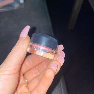 “FEMININE EDGE” fluidline Mac cosmetics